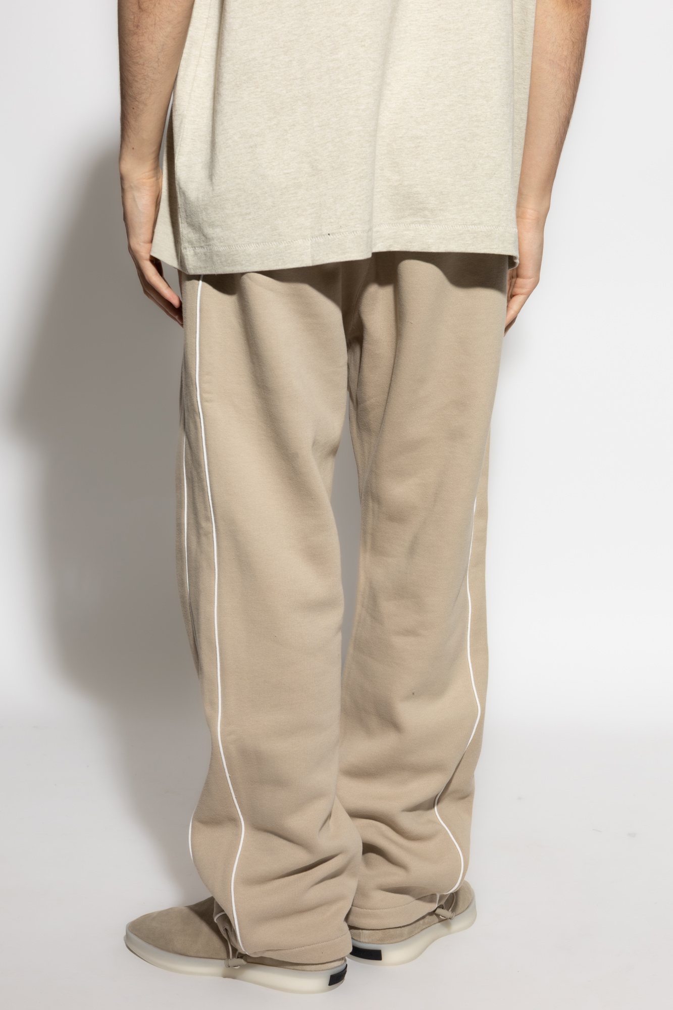 【関税込み】Fear of God ESSENTIALS トープ Soft Rib レギンス Fleece Relaxed Sweatpant - Olive | ESSENTIALS | Fear of God